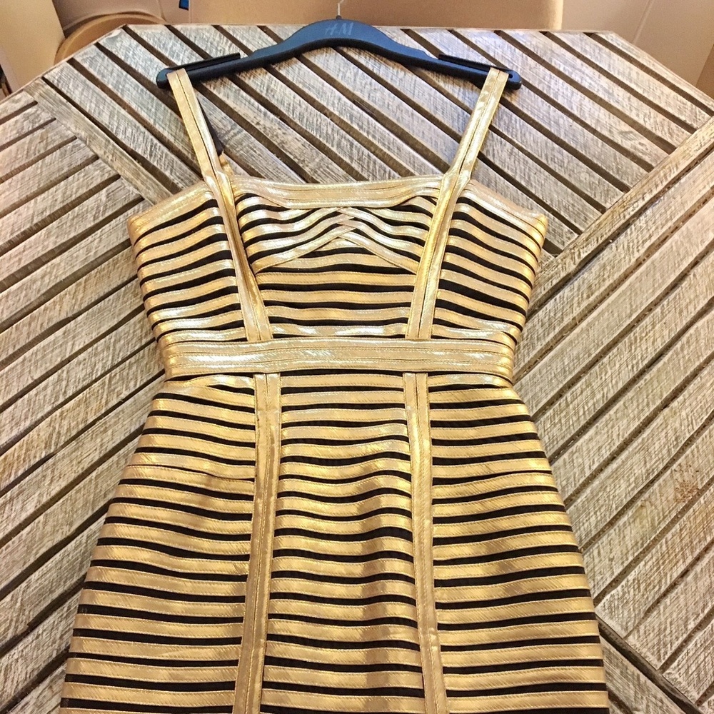 Stunning Gold Metallic BCBGMaxAzria Dress Petite